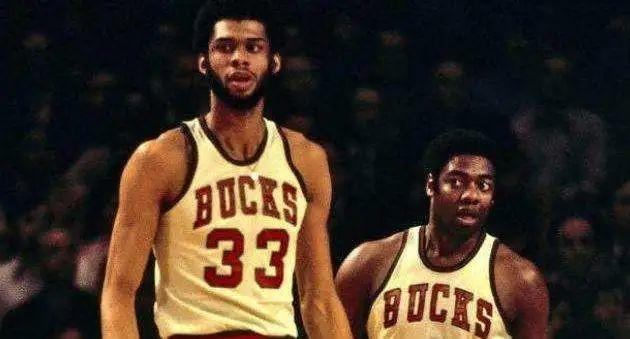 湖人官方宣布签约：2米13中锋凯勒-凯利加盟