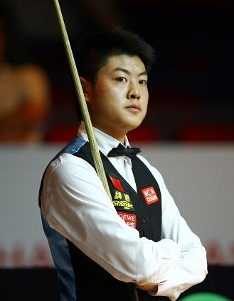 在中场对抗 在中场对抗